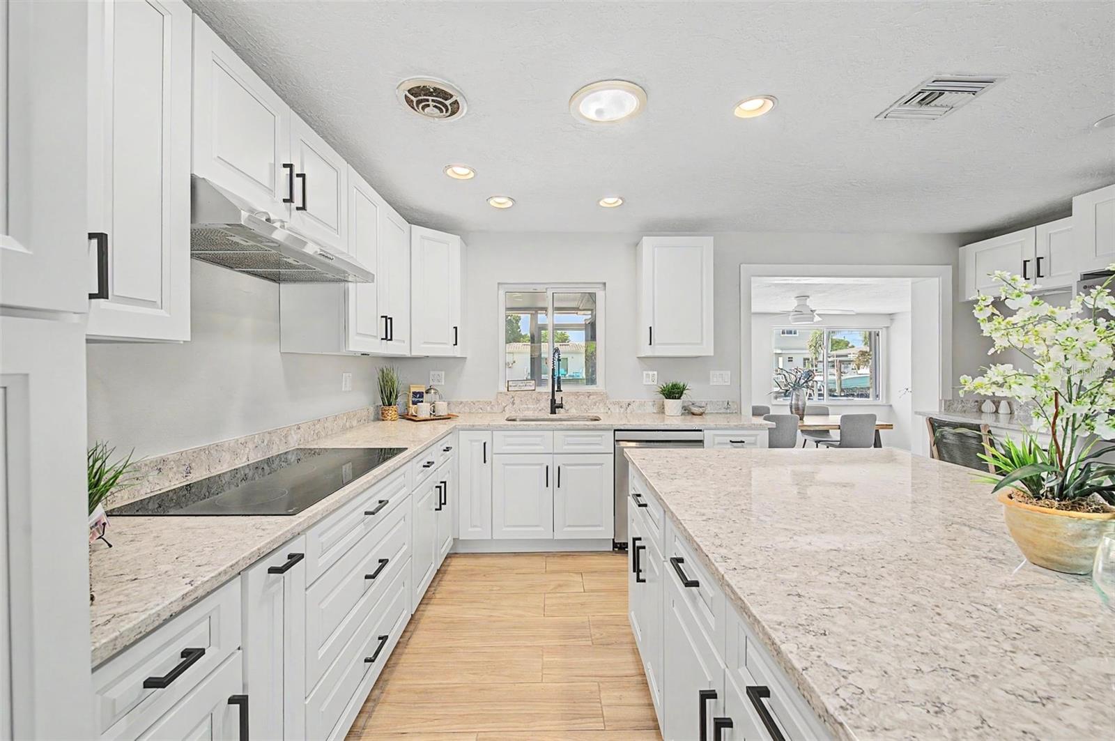9472 TREASURE LN NE, ST PETERSBURG, FL — photo 13
