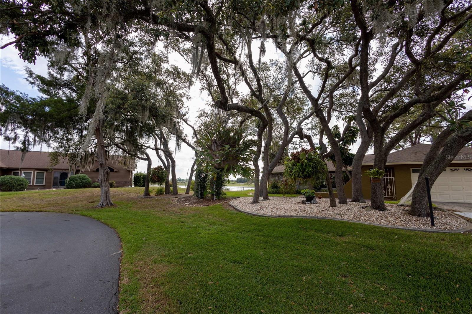 268 EASTPOINT CT, SPRING HILL, FL — photo 4