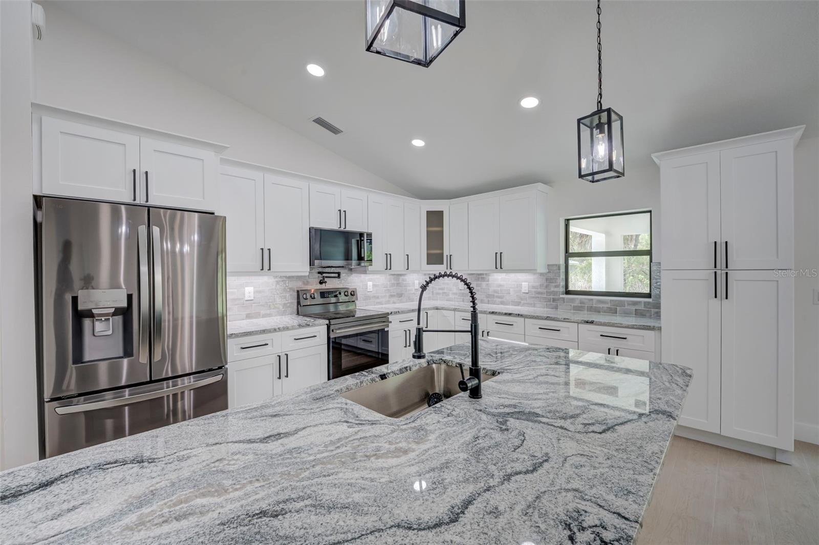 7042 GROVE BLVD, PUNTA GORDA, FL — photo 9