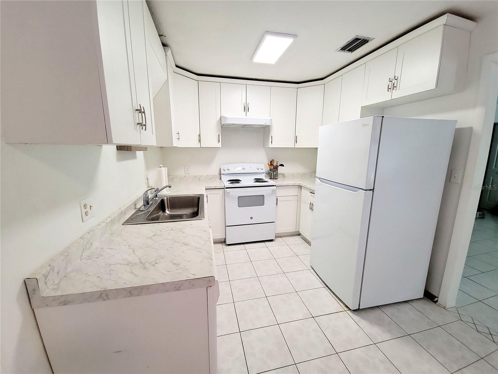 3301 NW 19TH ST, GAINESVILLE, FL — photo 2