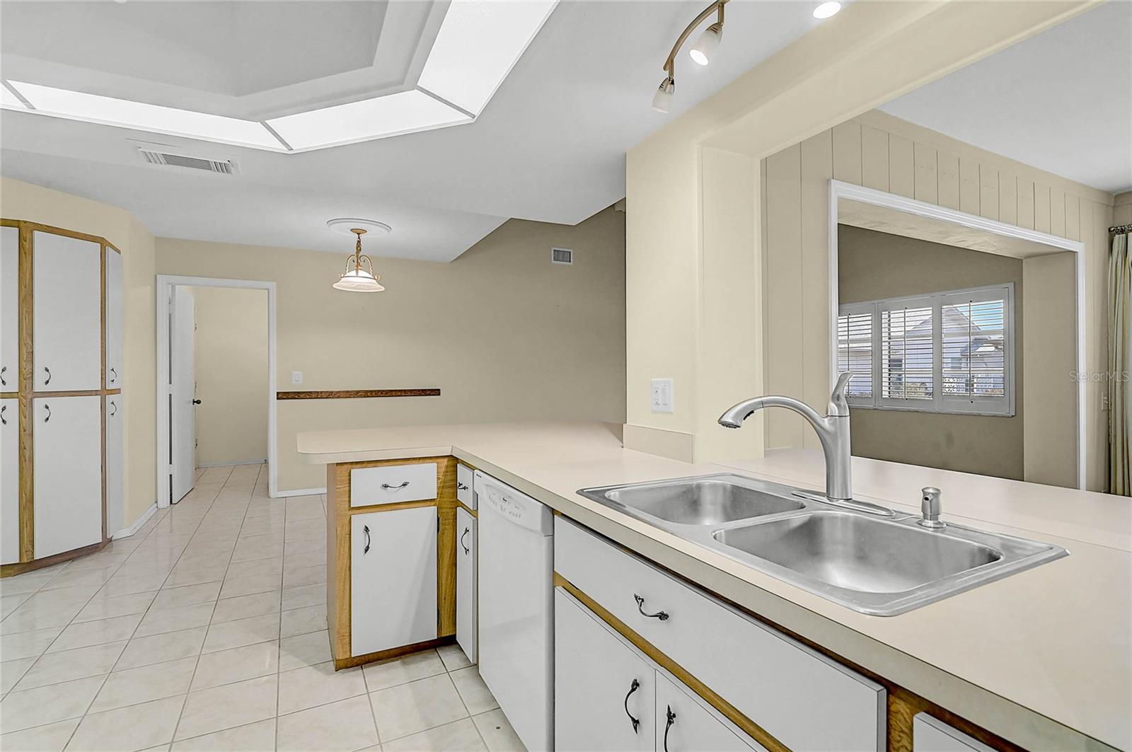 5852 LINCOLN RD, VENICE, FL — photo 8