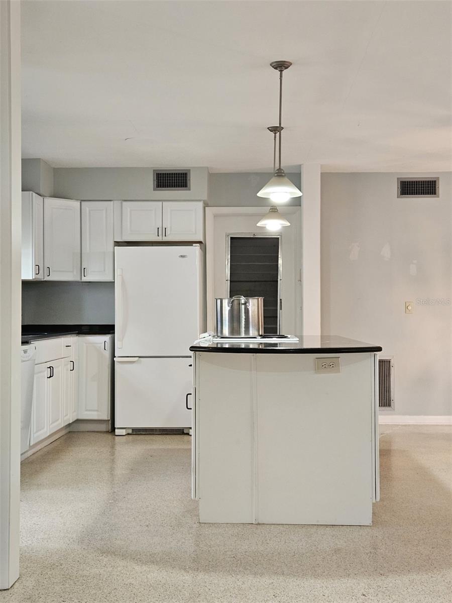 2245 CEDAR DR, DUNEDIN, FL — photo 8