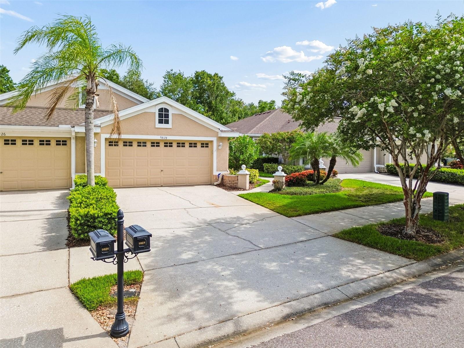 9828 BRIDGETON DR, TAMPA, FL — photo 2