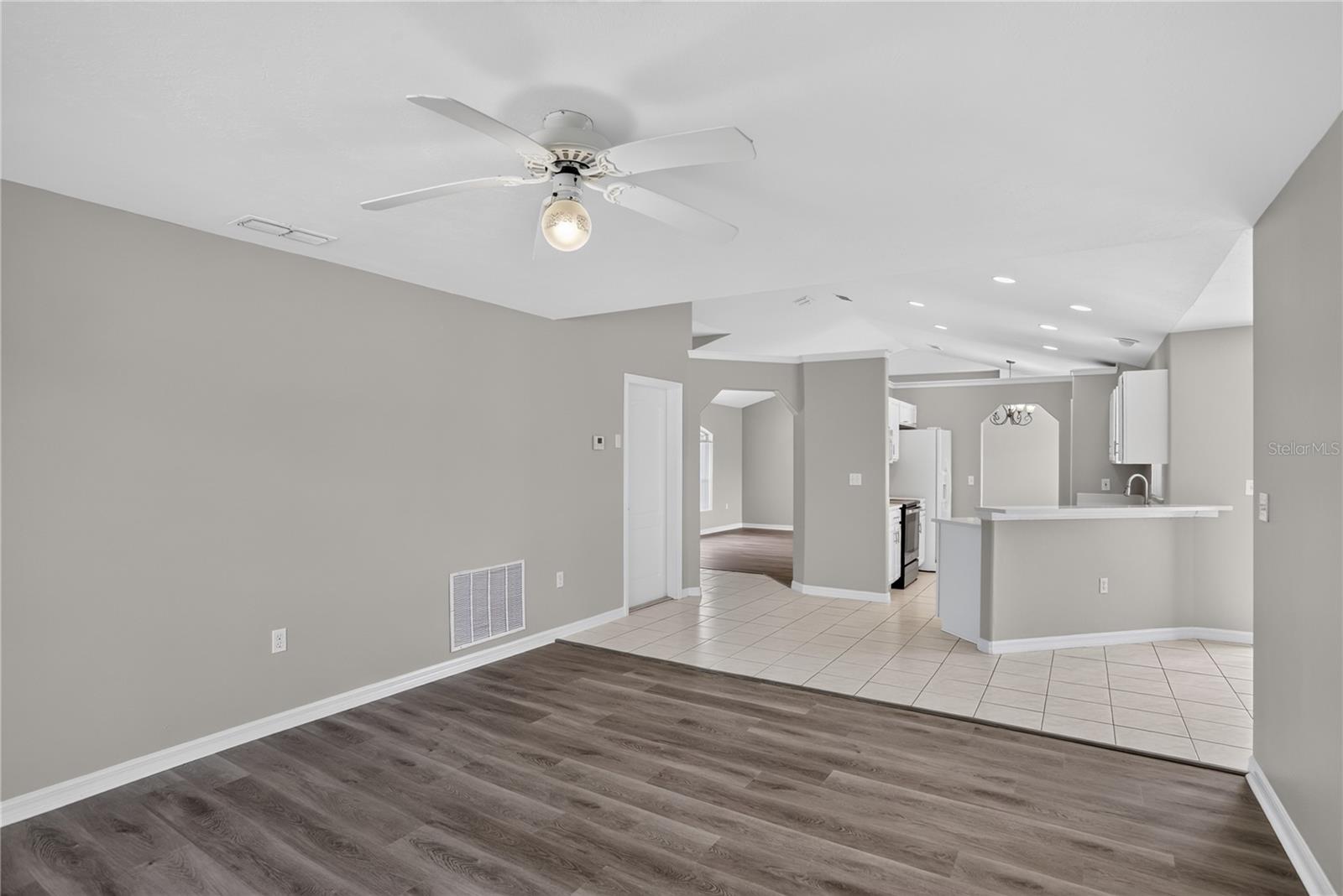 308 CLERMONT DR, KISSIMMEE, FL — photo 10