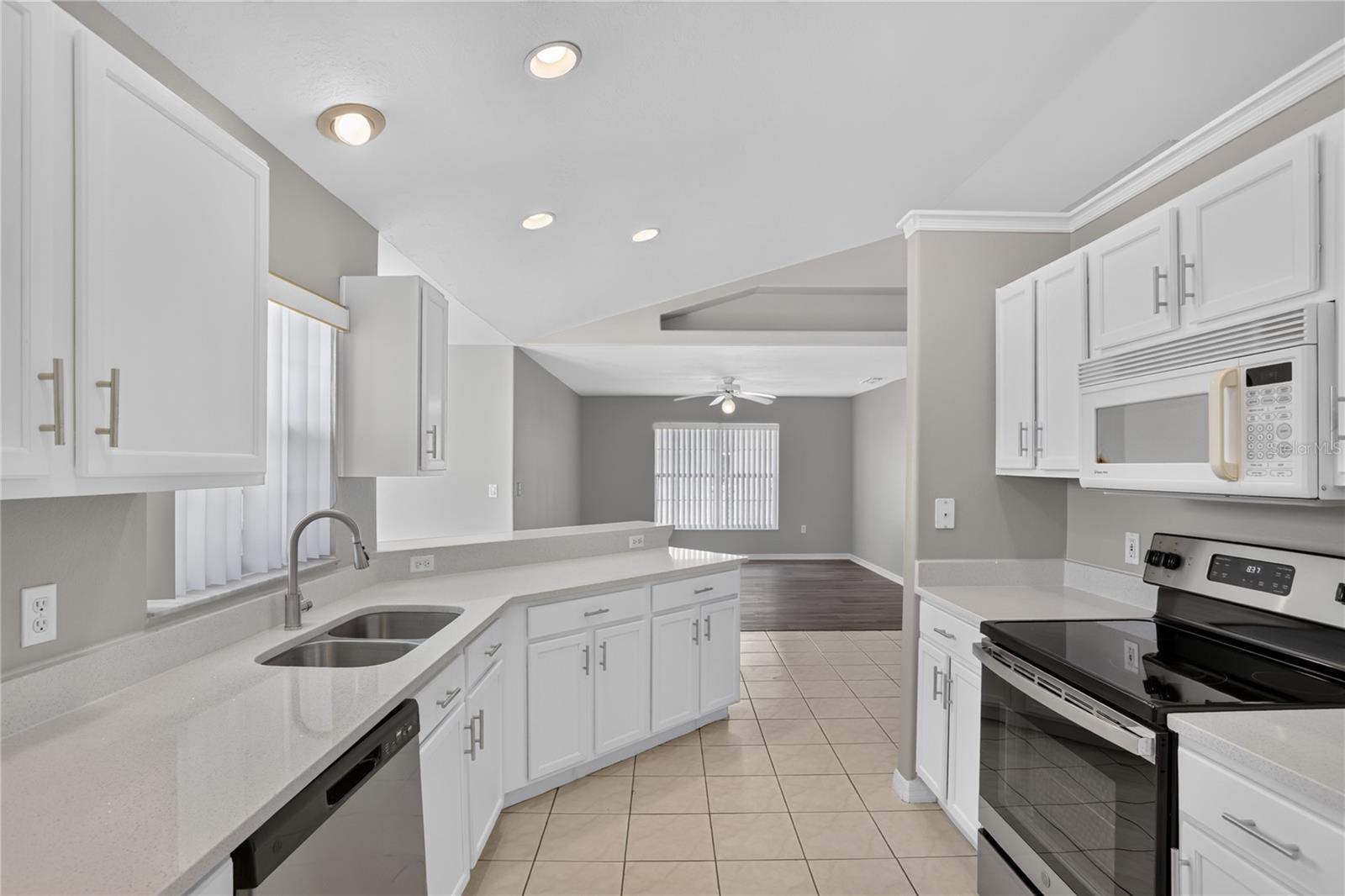 308 CLERMONT DR, KISSIMMEE, FL — photo 17