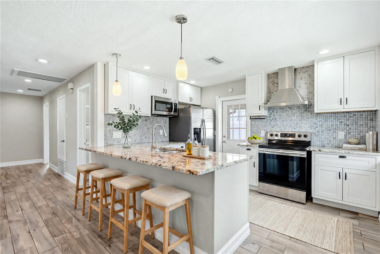 6810 LIVINGSTON AVE N, ST PETERSBURG, FL — photo 2