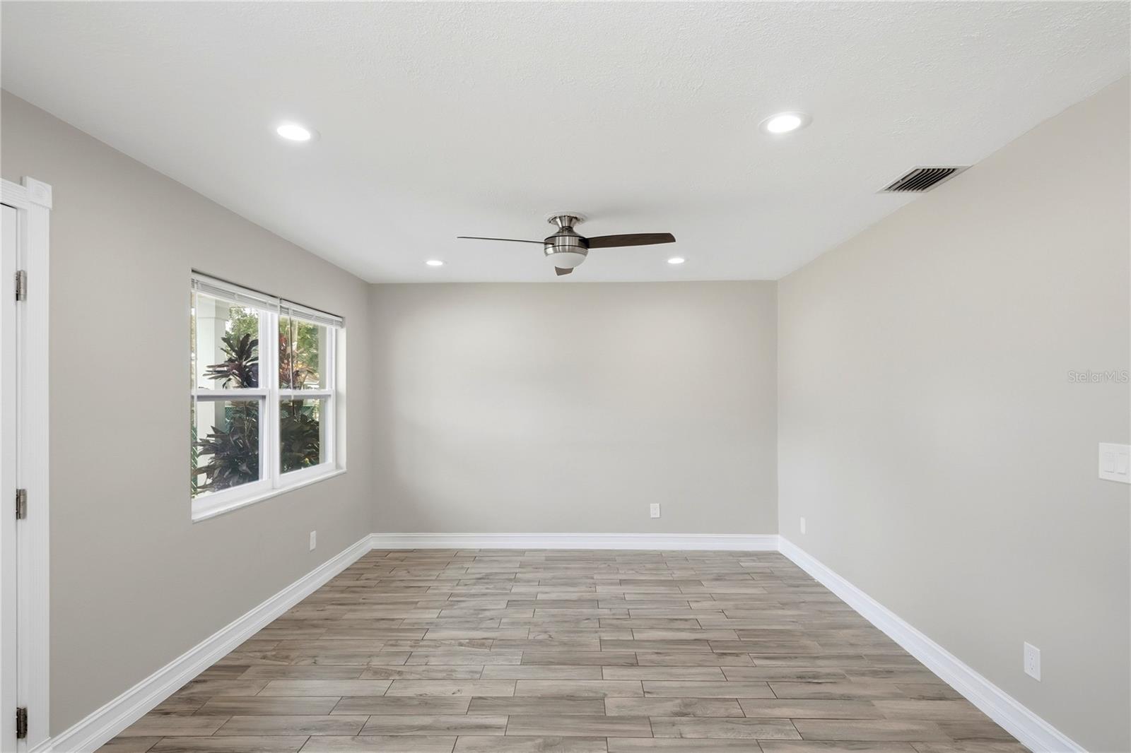 6810 LIVINGSTON AVE N, ST PETERSBURG, FL — photo 6