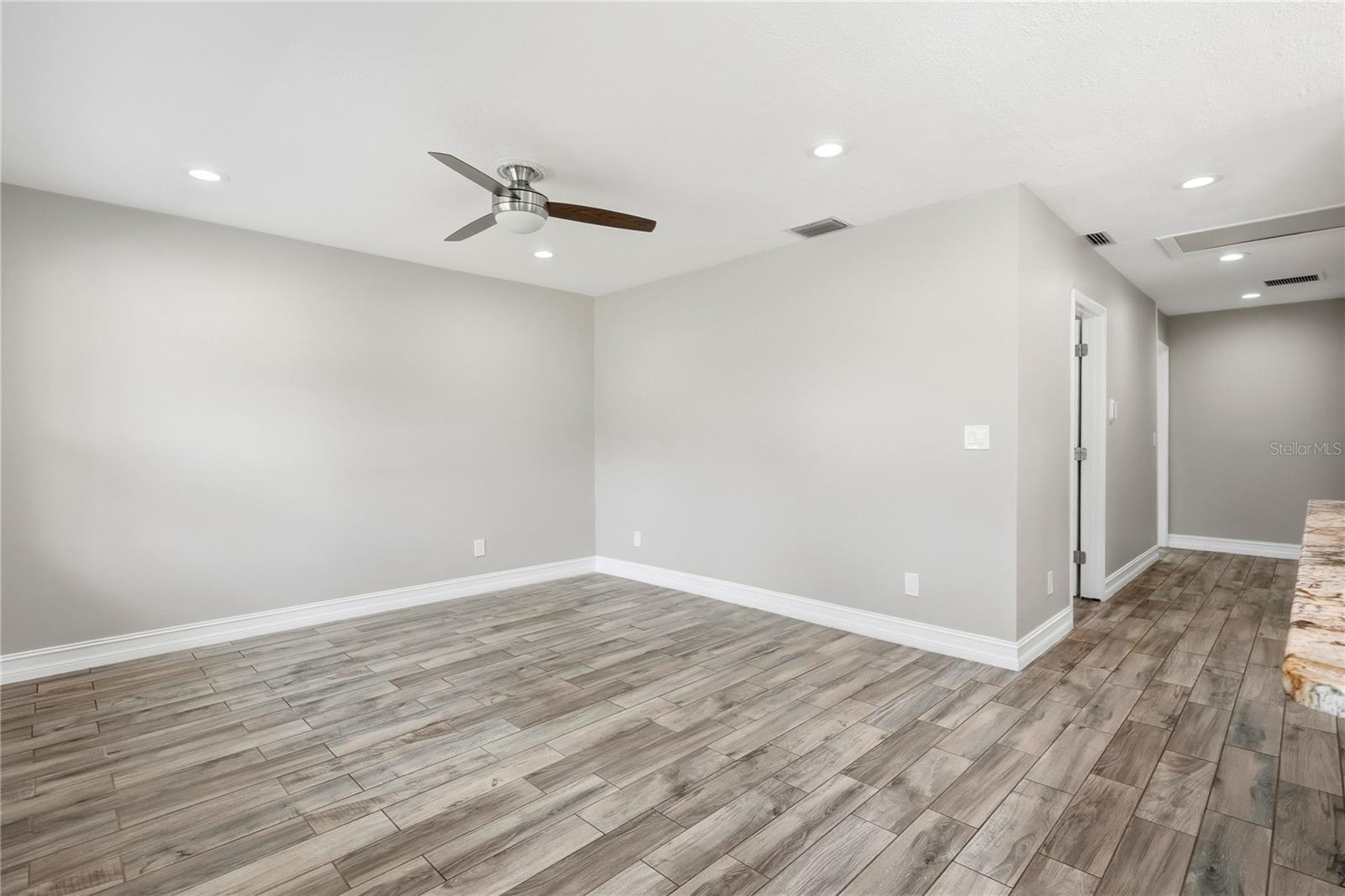 6810 LIVINGSTON AVE N, ST PETERSBURG, FL — photo 7