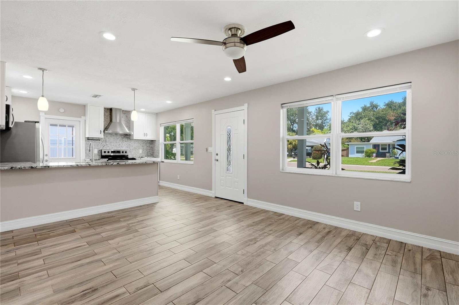 6810 LIVINGSTON AVE N, ST PETERSBURG, FL — photo 8