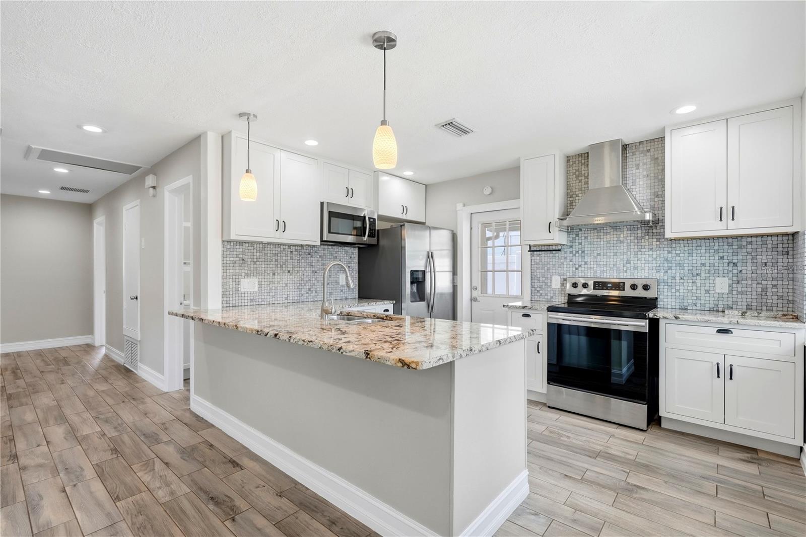 6810 LIVINGSTON AVE N, ST PETERSBURG, FL — photo 9