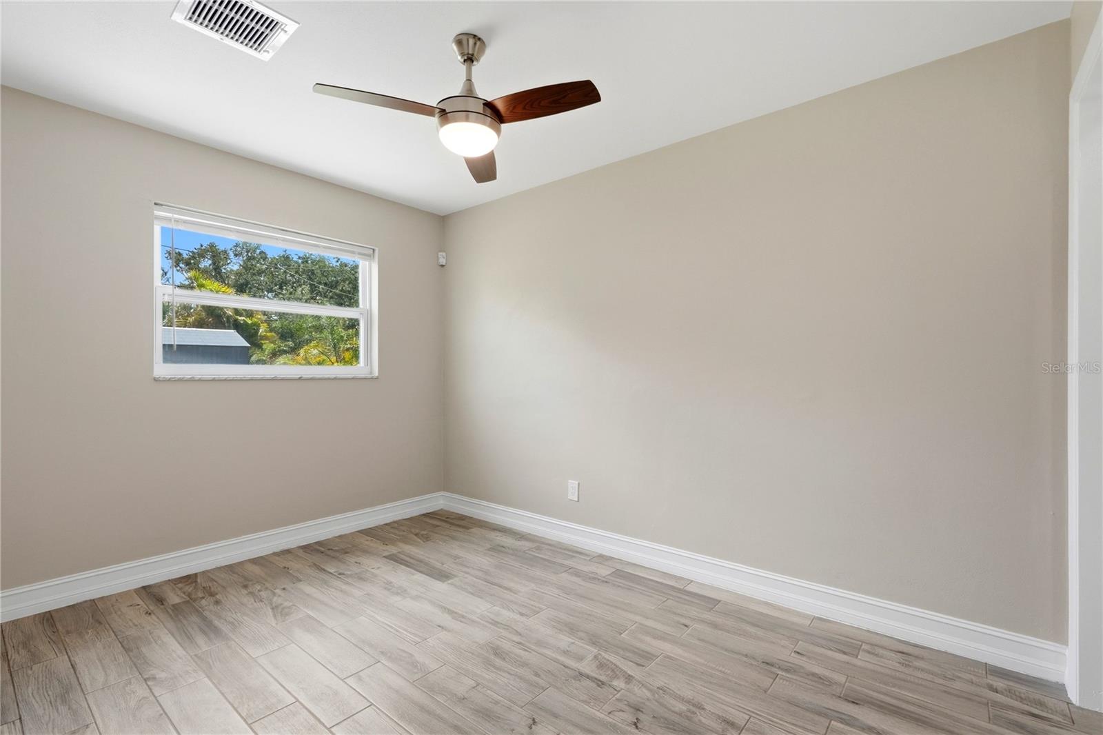 6810 LIVINGSTON AVE N, ST PETERSBURG, FL — photo 17