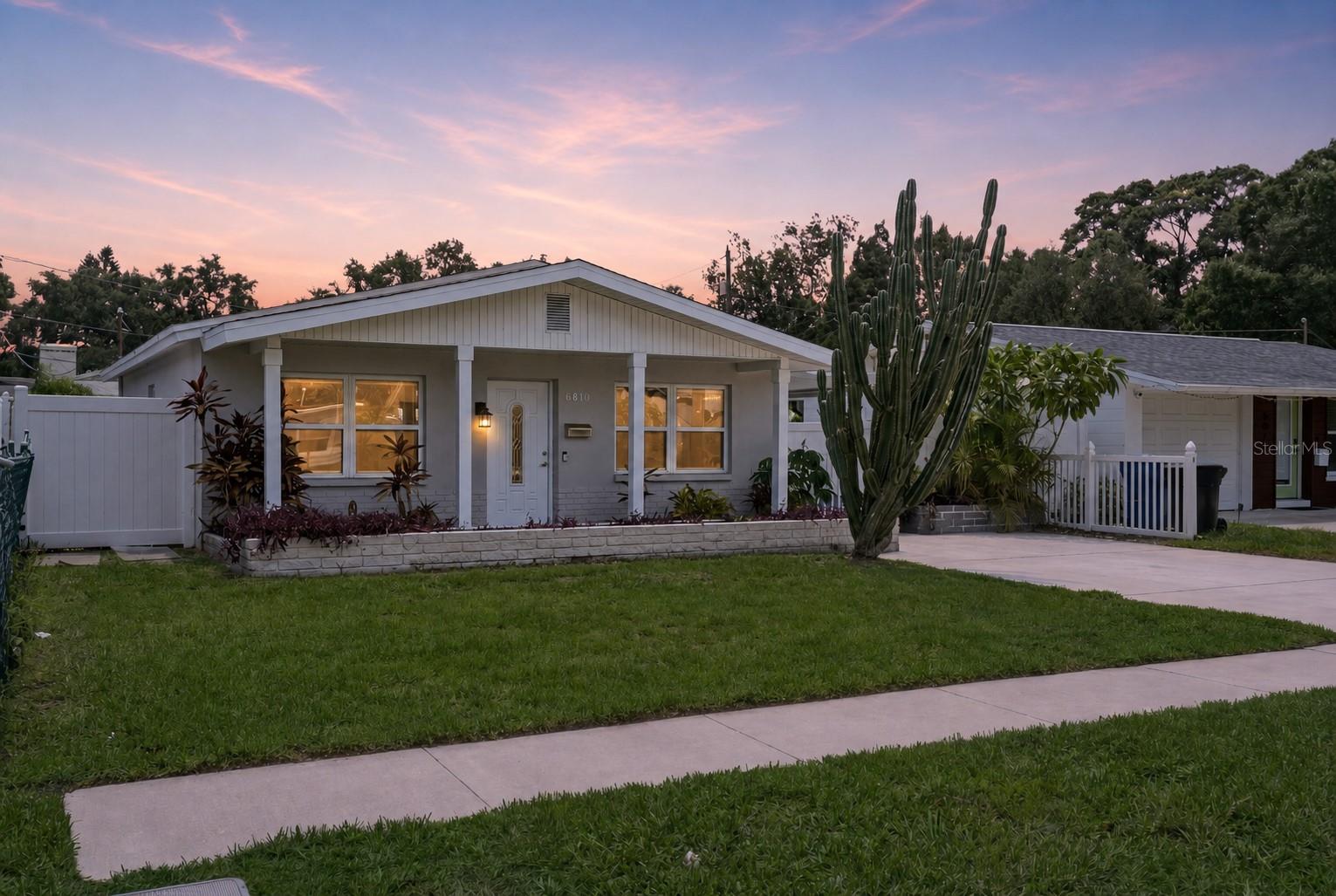 6810 LIVINGSTON AVE N, ST PETERSBURG, FL — photo 32