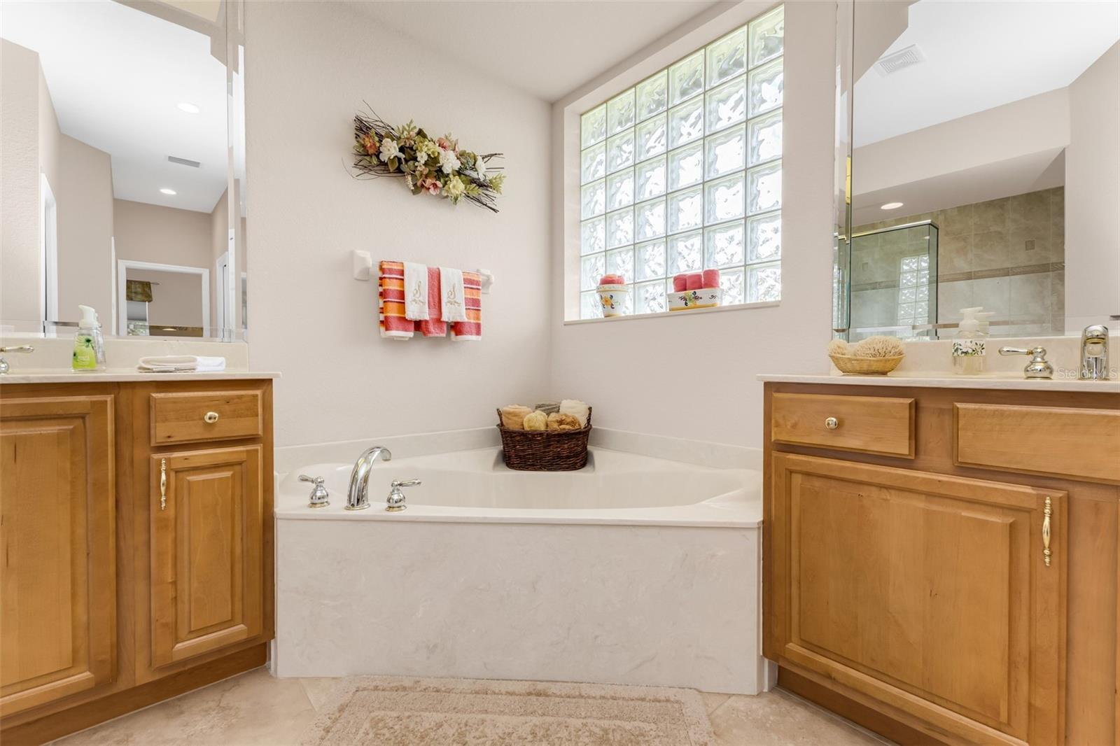 2430 PEBBLE CREEK PL, PORT CHARLOTTE, FL — photo 37