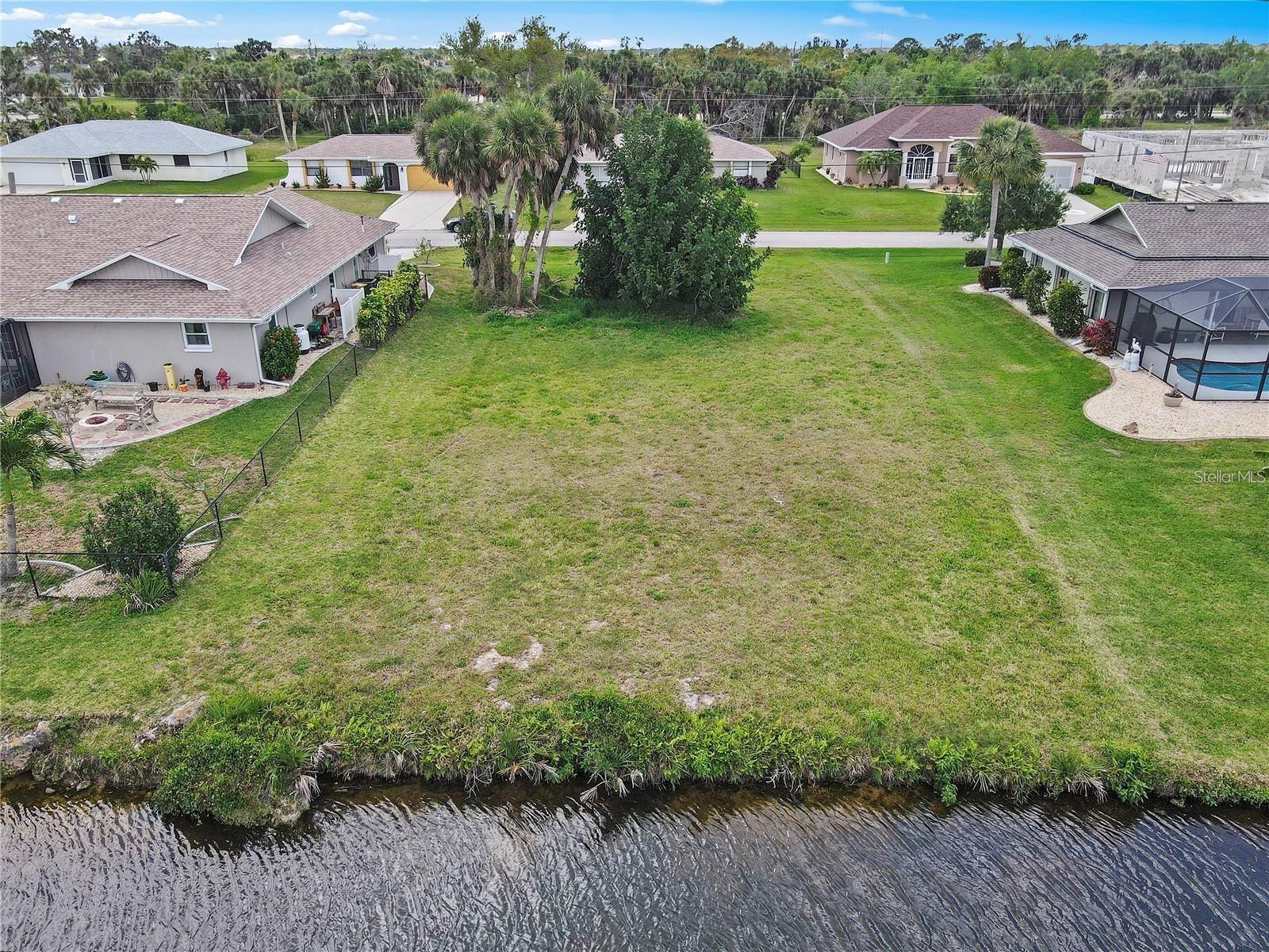 82 MARK TWAIN LN, ROTONDA WEST, FL — photo 2