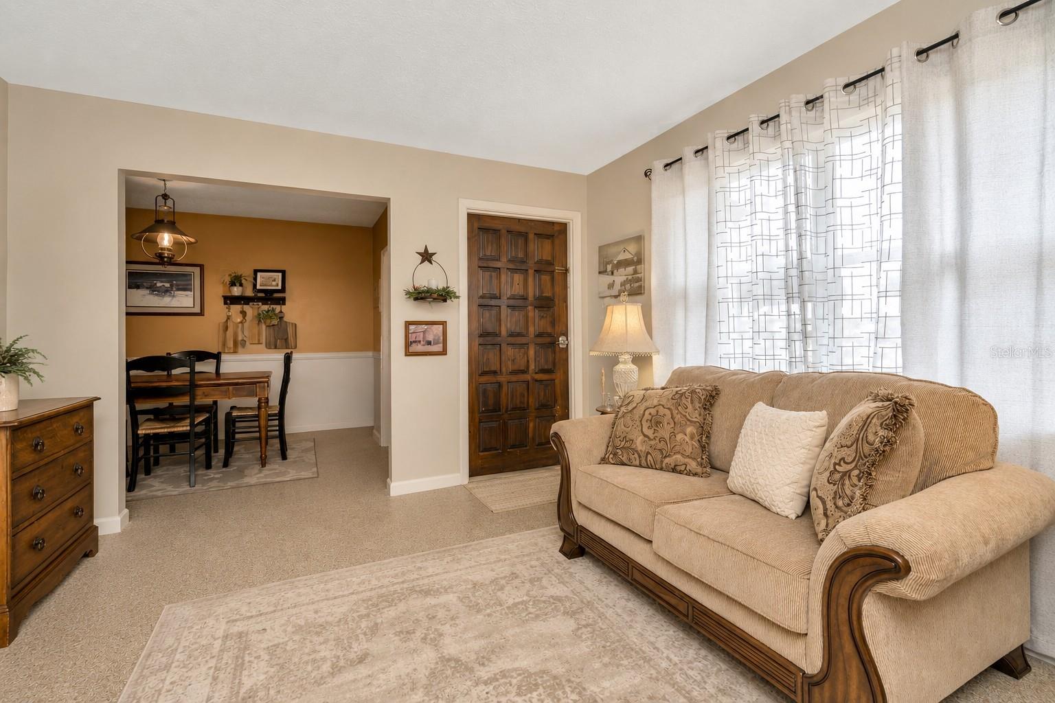 12212 FLORAL LN, THONOTOSASSA, FL — photo 4