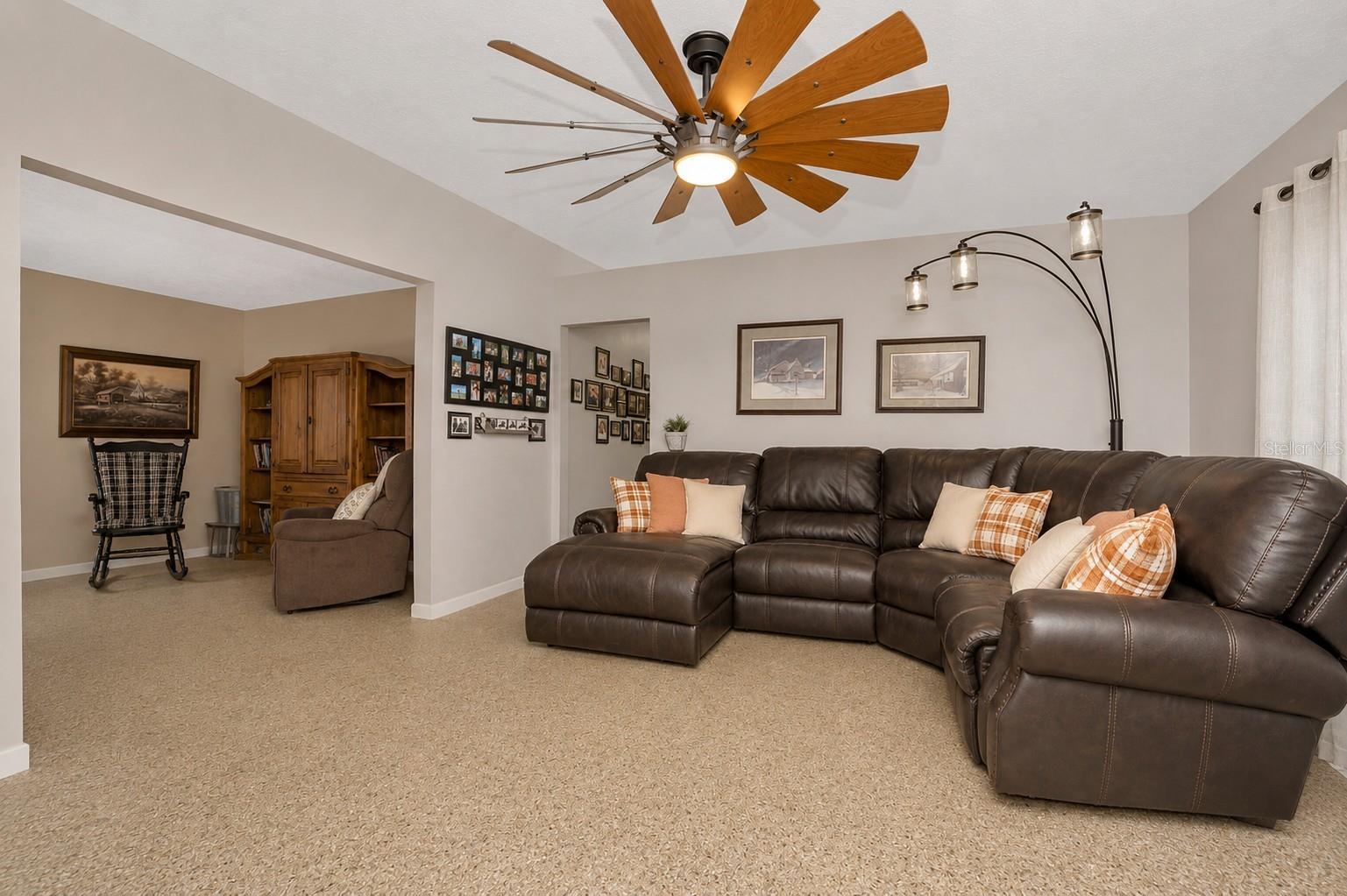 12212 FLORAL LN, THONOTOSASSA, FL — photo 10