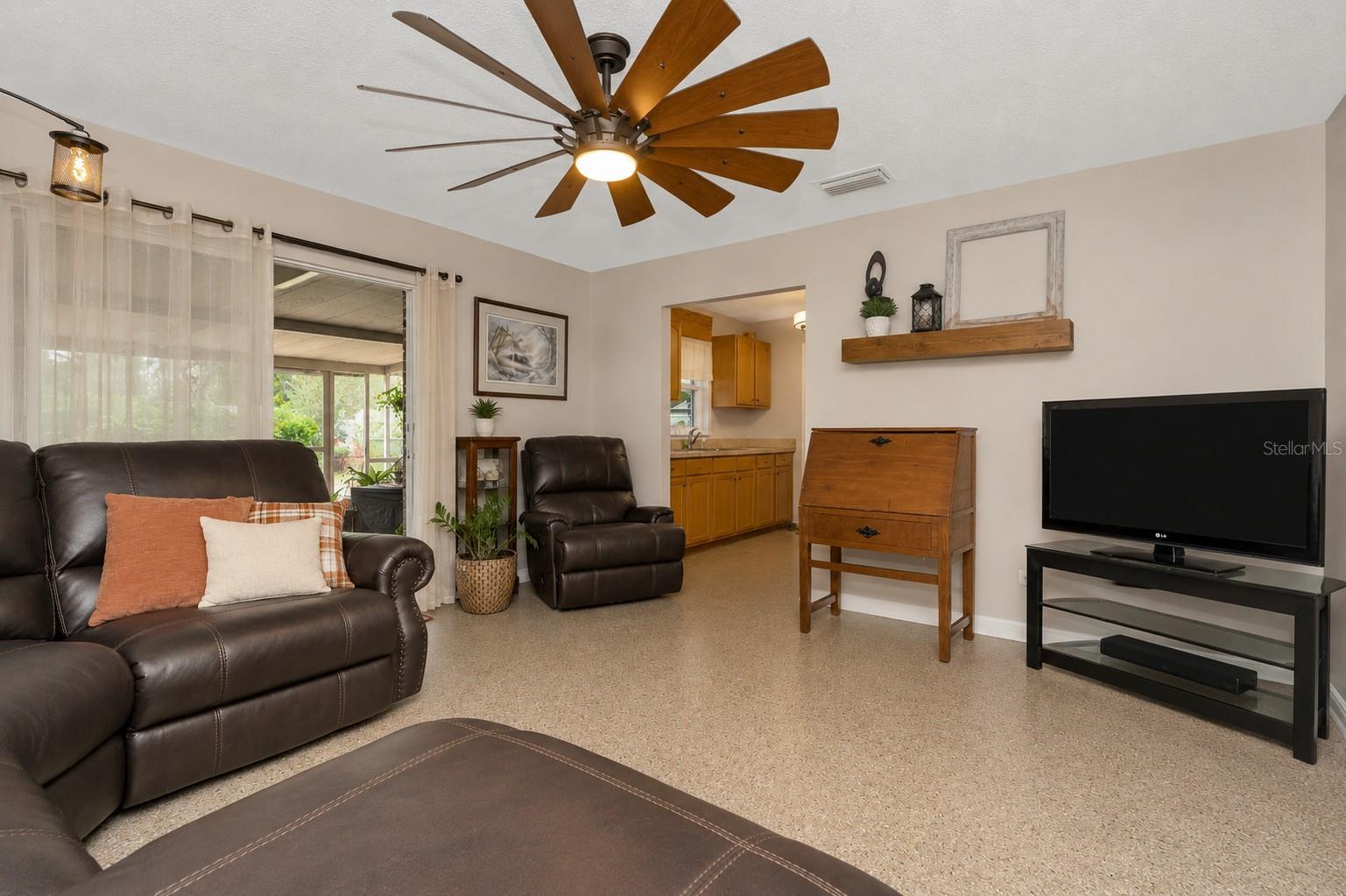 12212 FLORAL LN, THONOTOSASSA, FL — photo 12