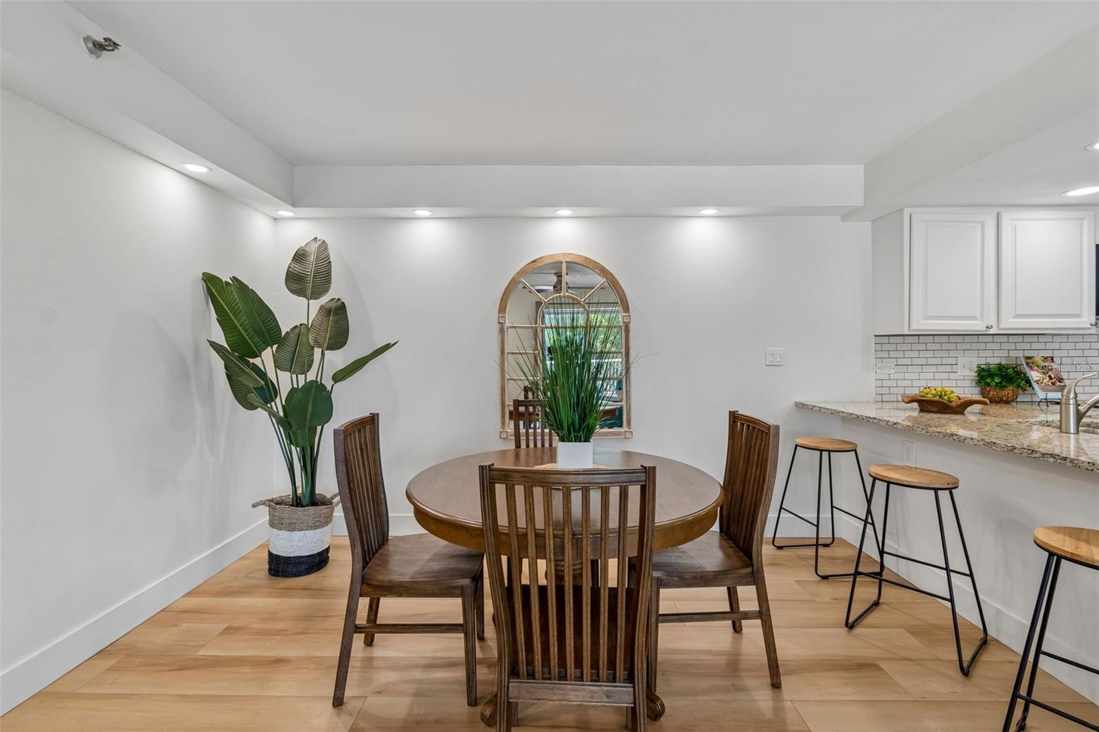 7430 SUNSHINE SKYWAY LN S #201, ST PETERSBURG, FL — photo 11