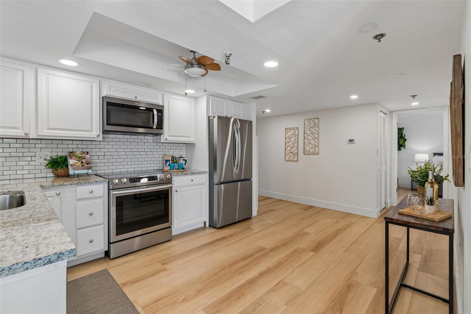 7430 SUNSHINE SKYWAY LN S #201, ST PETERSBURG, FL — photo 14