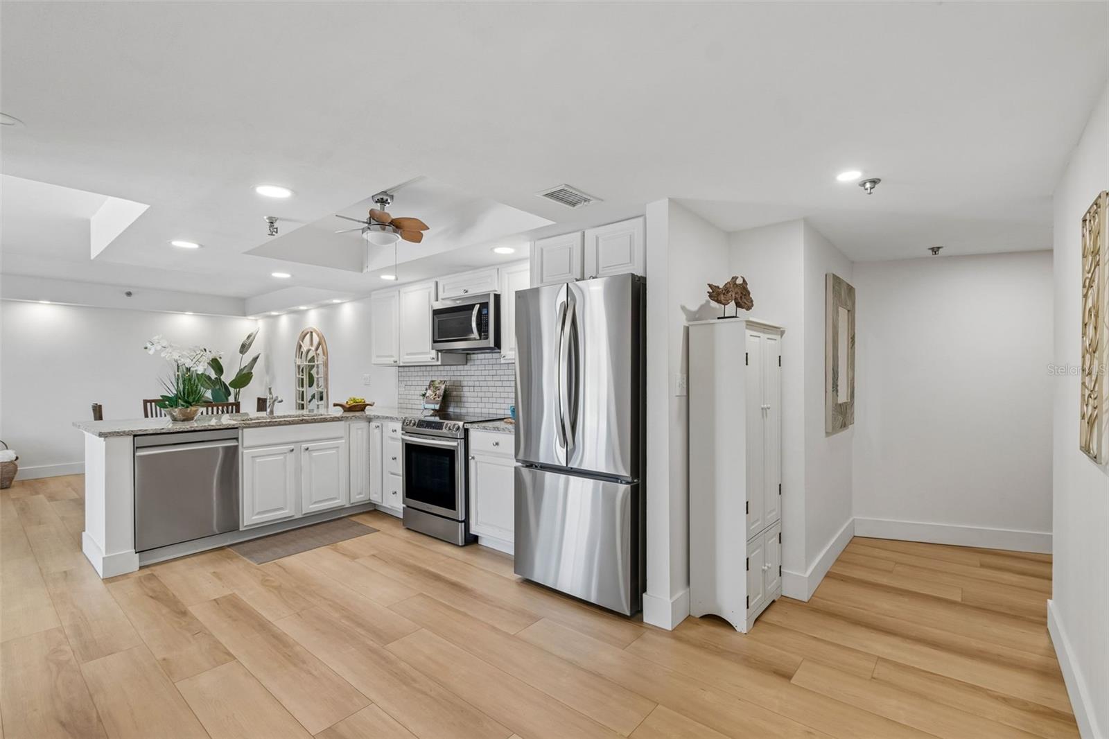 7430 SUNSHINE SKYWAY LN S #201, ST PETERSBURG, FL — photo 16