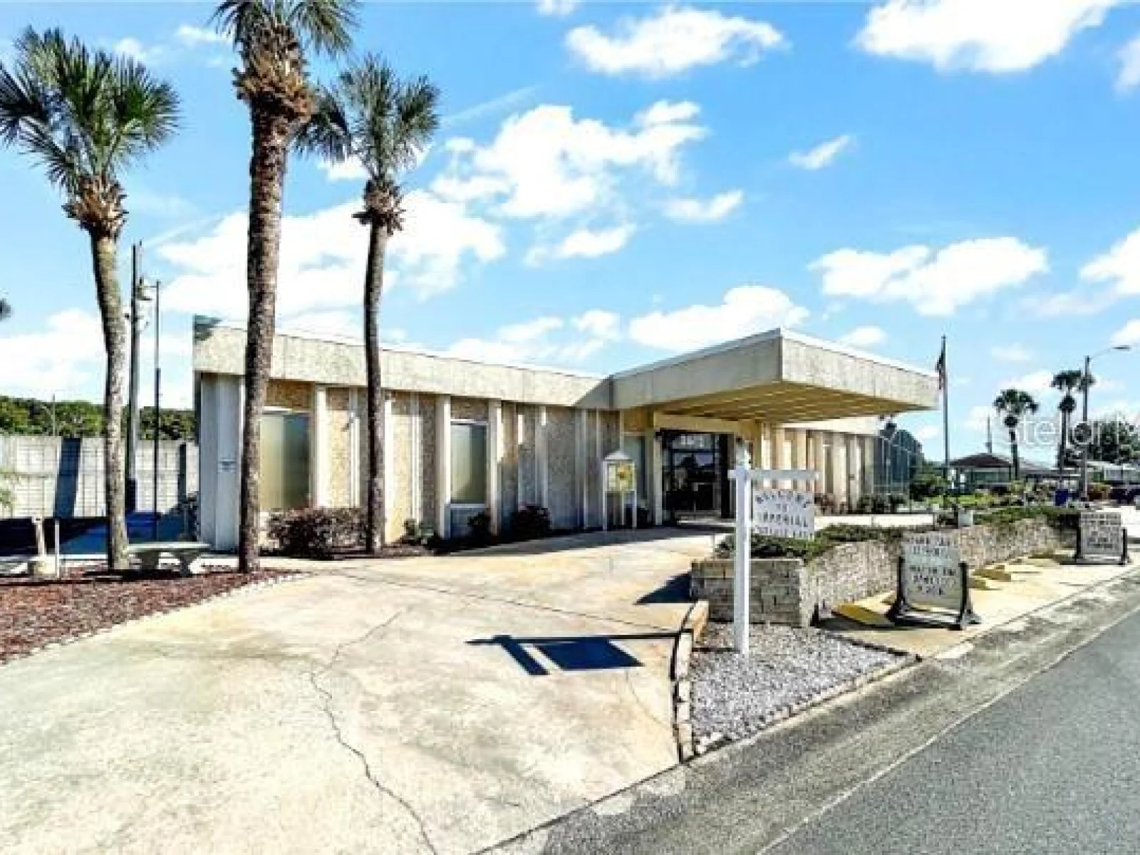 723 VIKING AVE, TAVARES, FL — photo 45