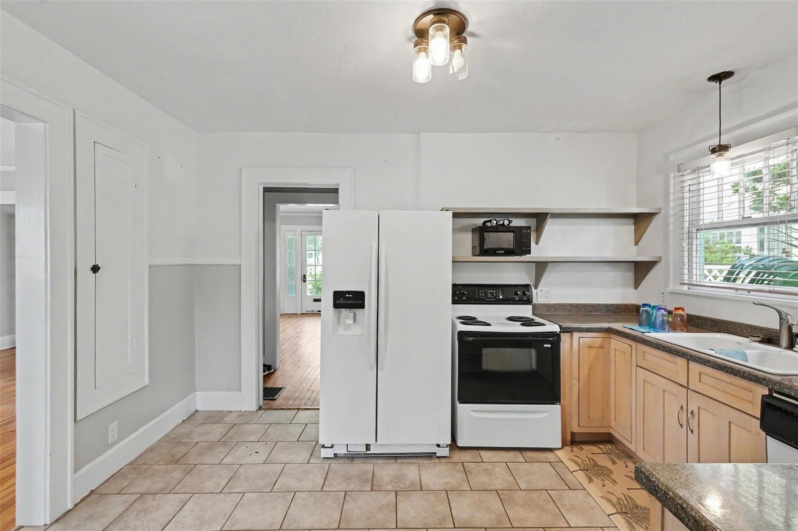 5441 1ST AVE N, ST PETERSBURG, FL — photo 26