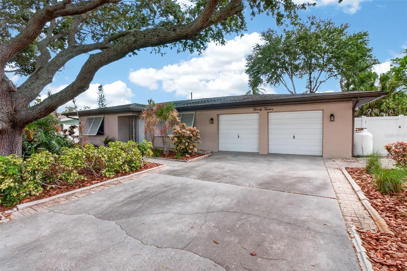 2012 RIPON DR, CLEARWATER, FL — photo 2