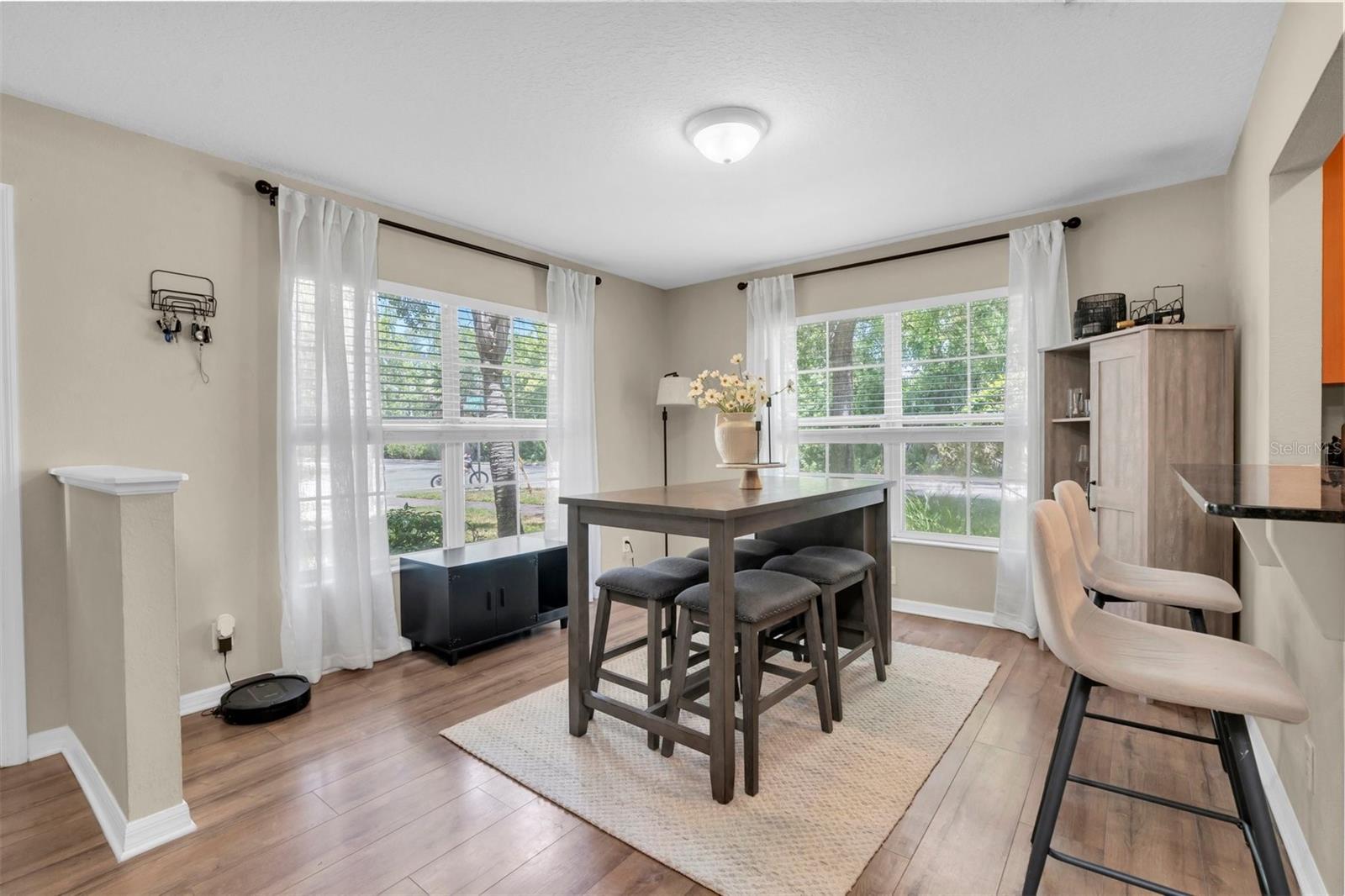 9548 CHARLESBERG DRIVE, TAMPA, FL — photo 10