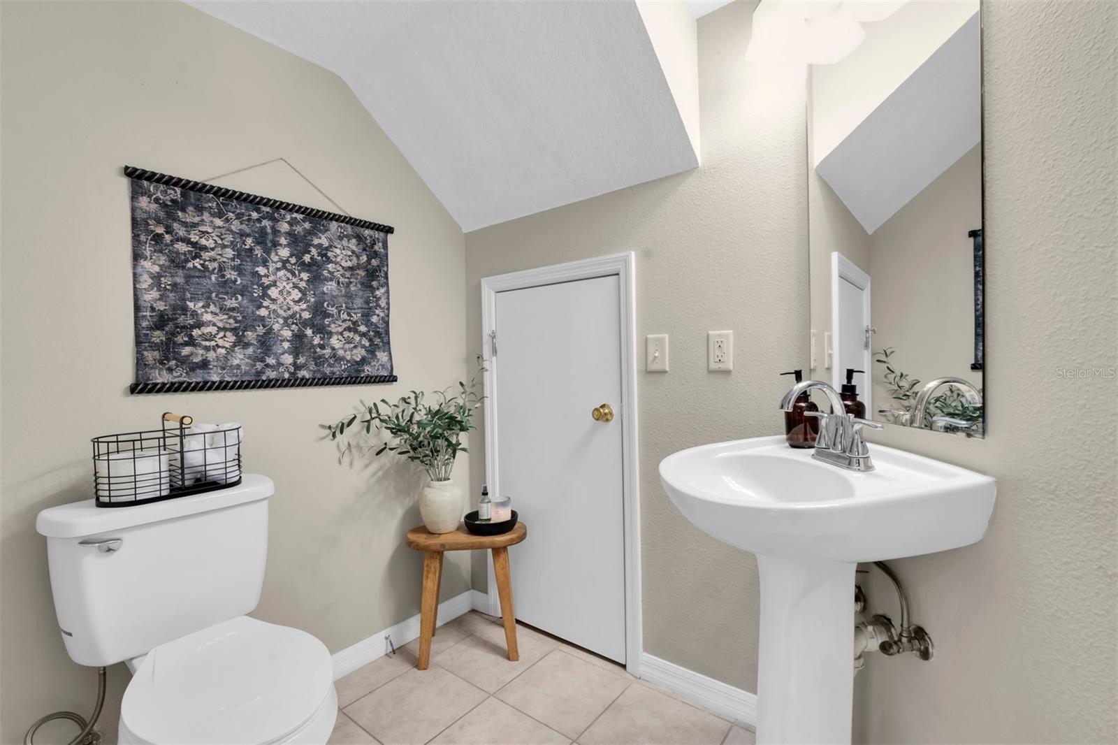 9548 CHARLESBERG DRIVE, TAMPA, FL — photo 12