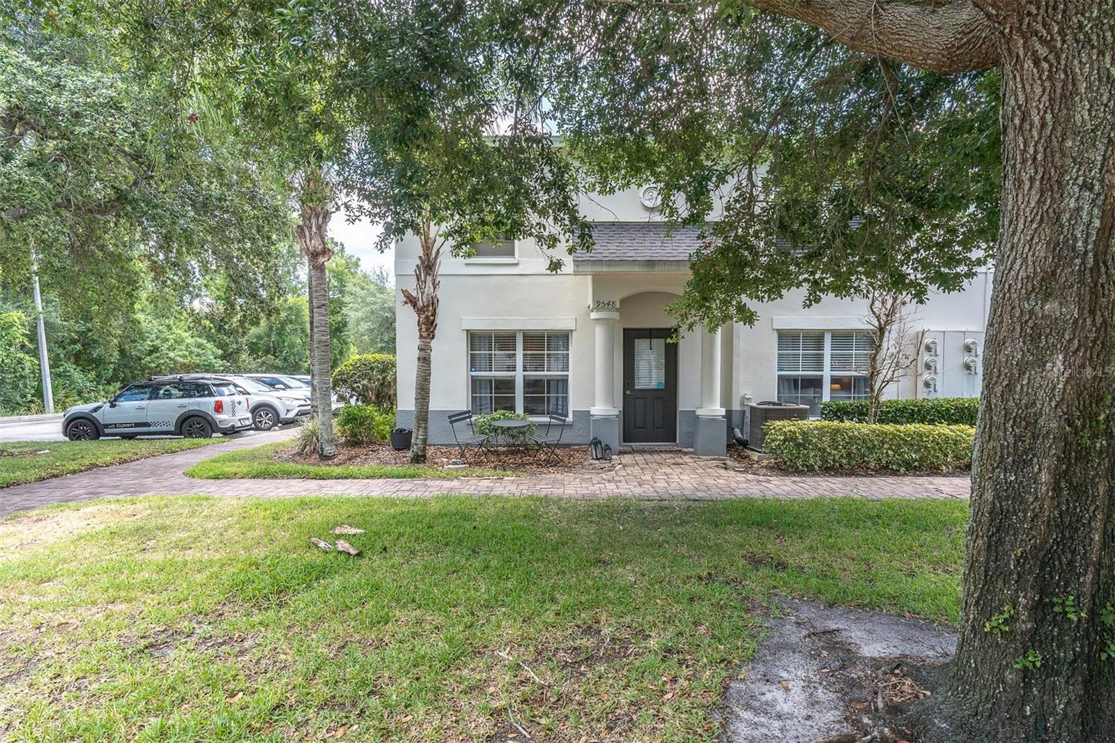 9548 CHARLESBERG DRIVE, TAMPA, FL — photo 24
