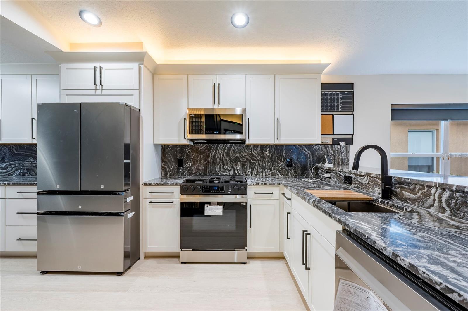 7522 OXFORD GARDEN CIR, APOLLO BEACH, FL — photo 11