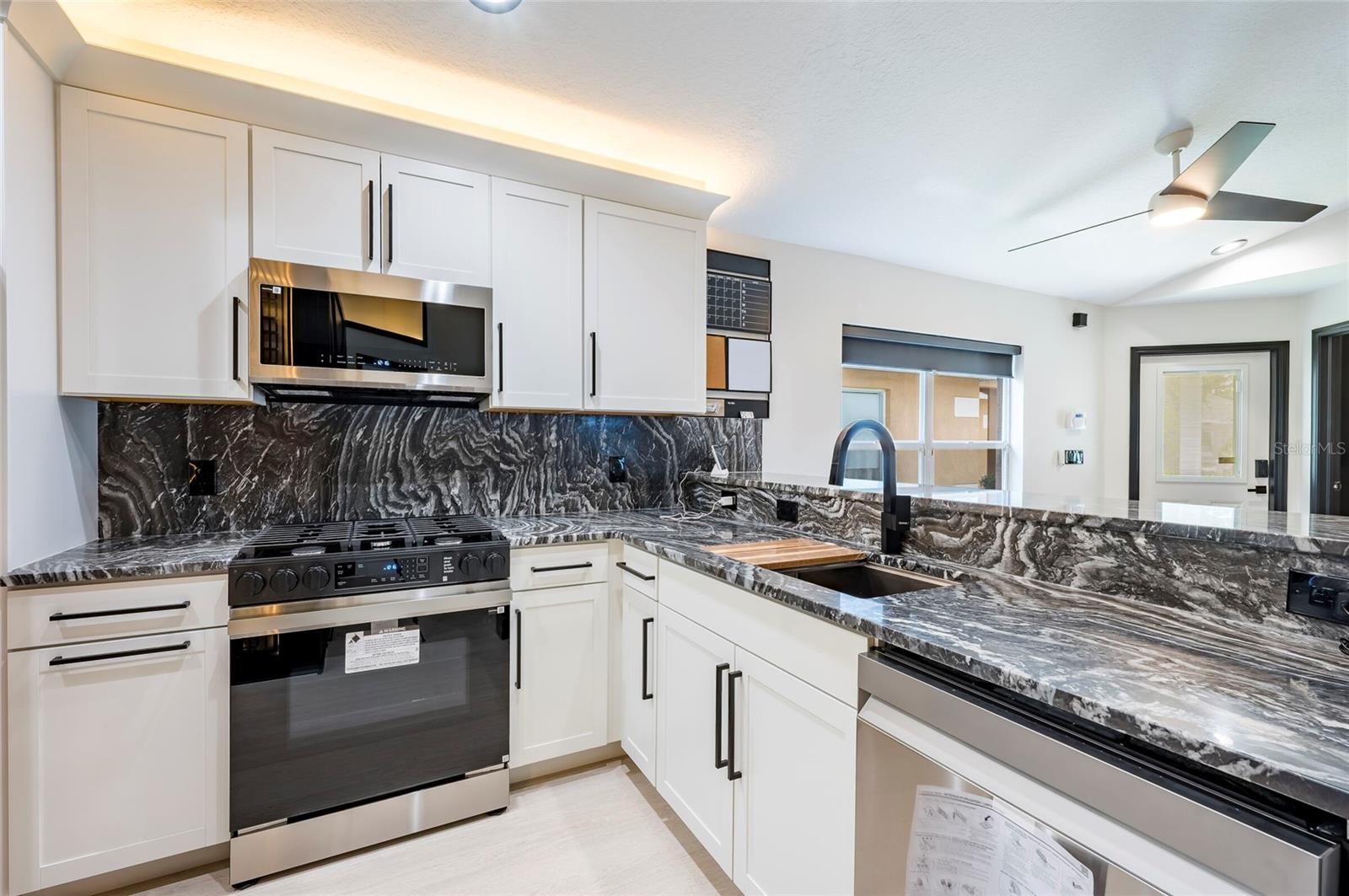 7522 OXFORD GARDEN CIR, APOLLO BEACH, FL — photo 12