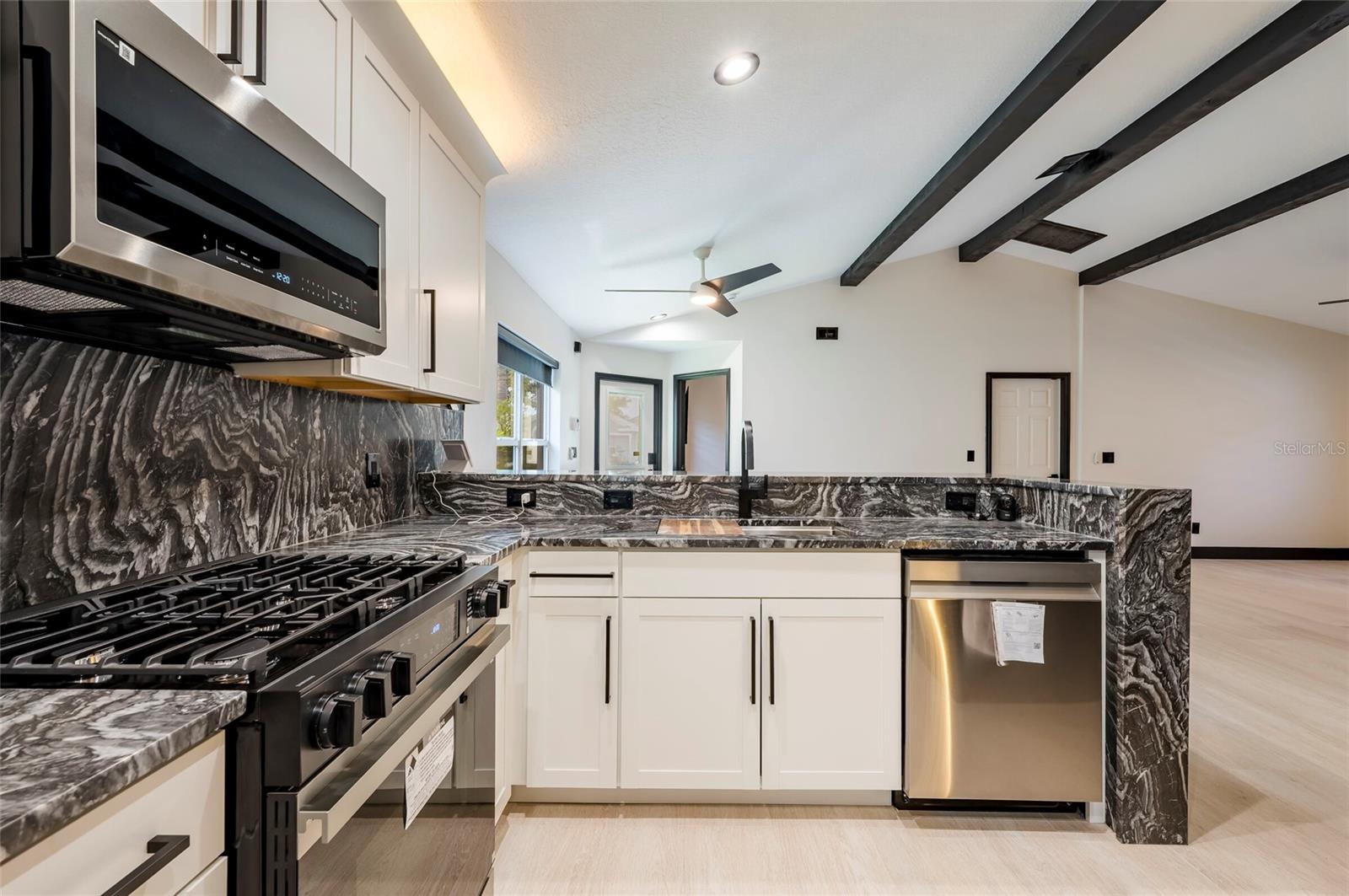 7522 OXFORD GARDEN CIR, APOLLO BEACH, FL — photo 17