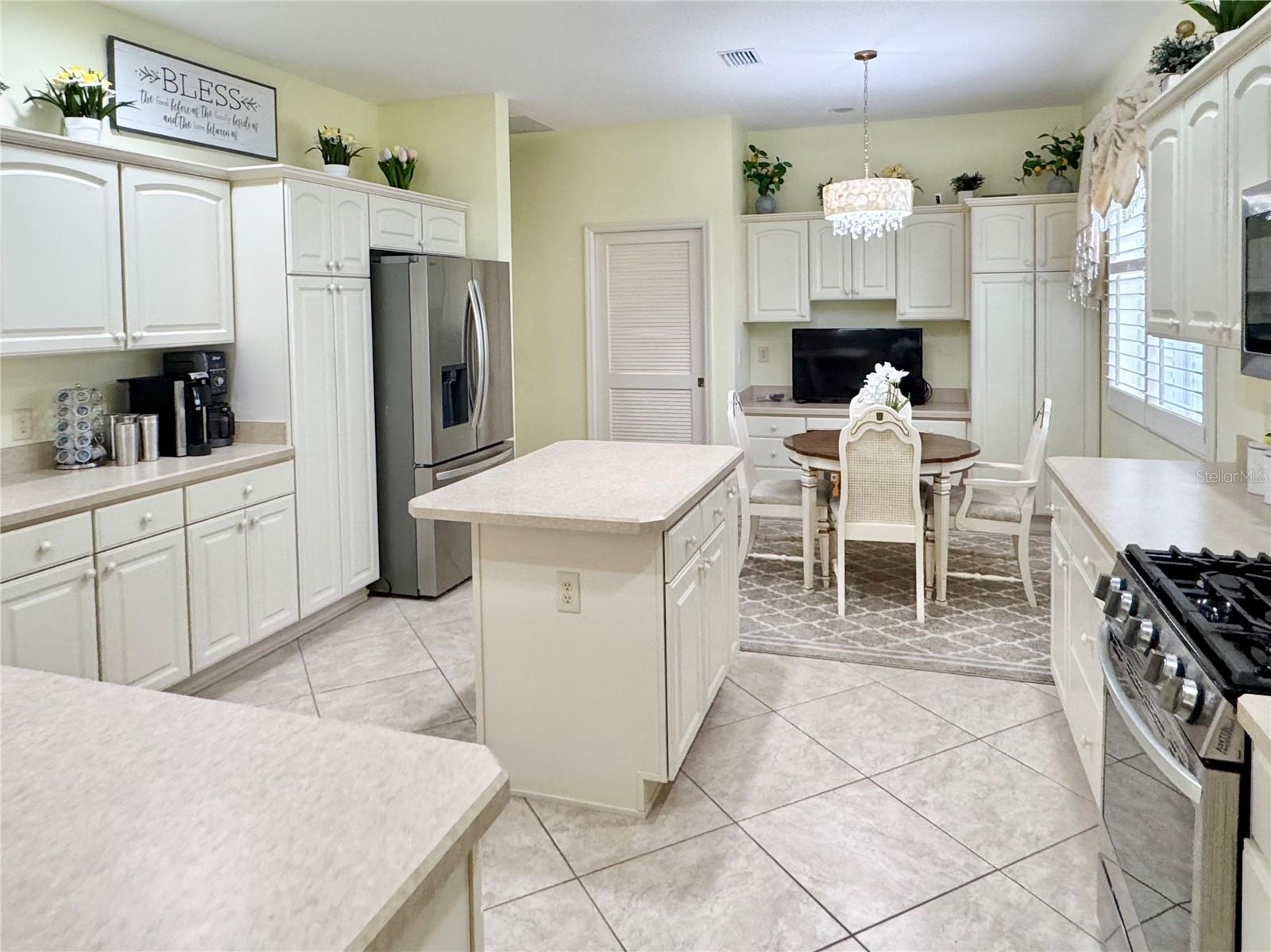 646 MURPHYS ESTATE DR, THE VILLAGES, FL — photo 8