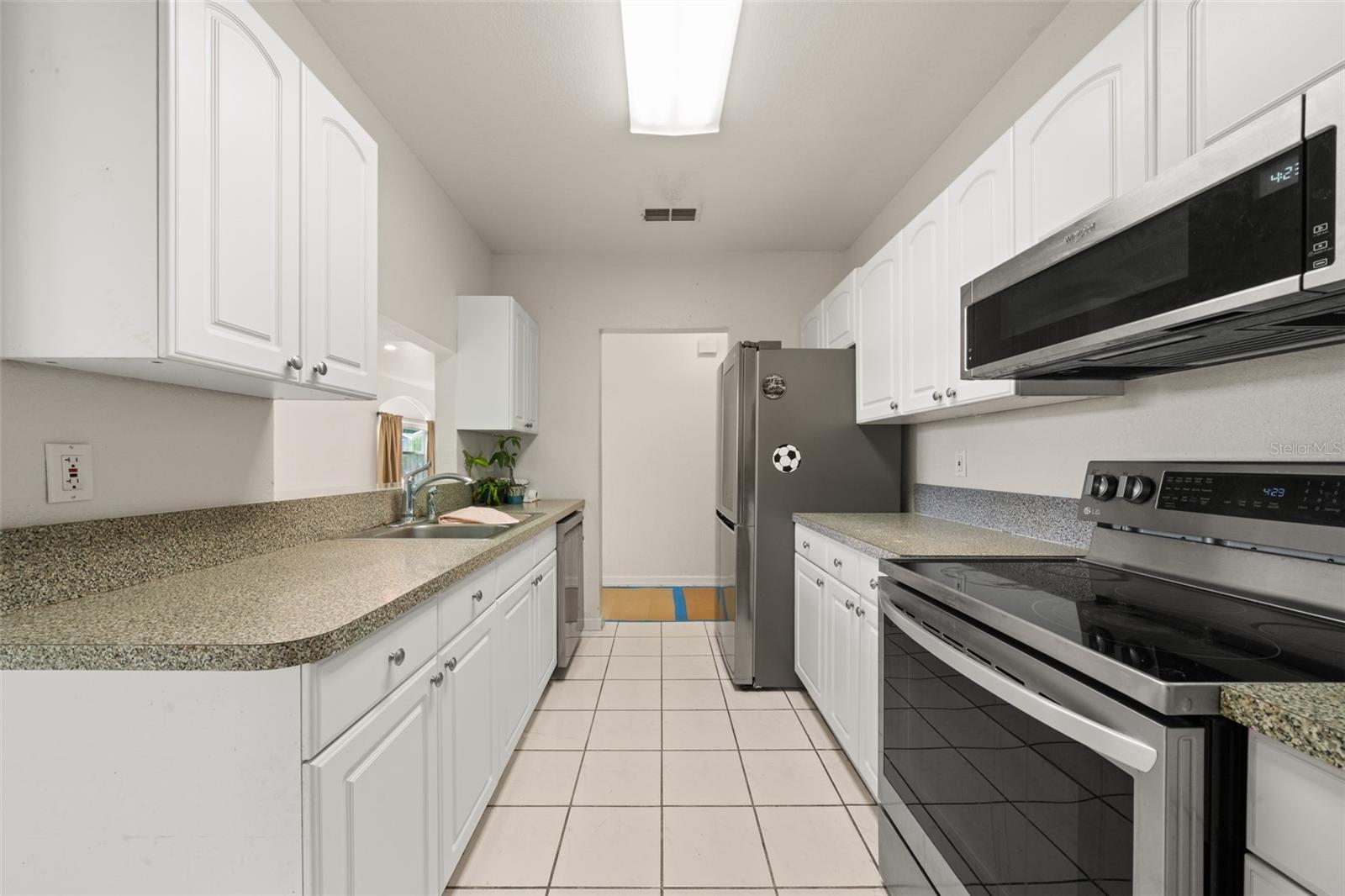 3077 W SCORALICK RD, AVON PARK, FL — photo 9