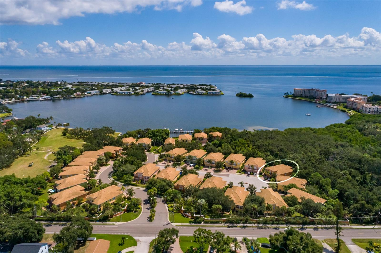 190 BANYAN BAY DR, ST PETERSBURG, FL — photo 2