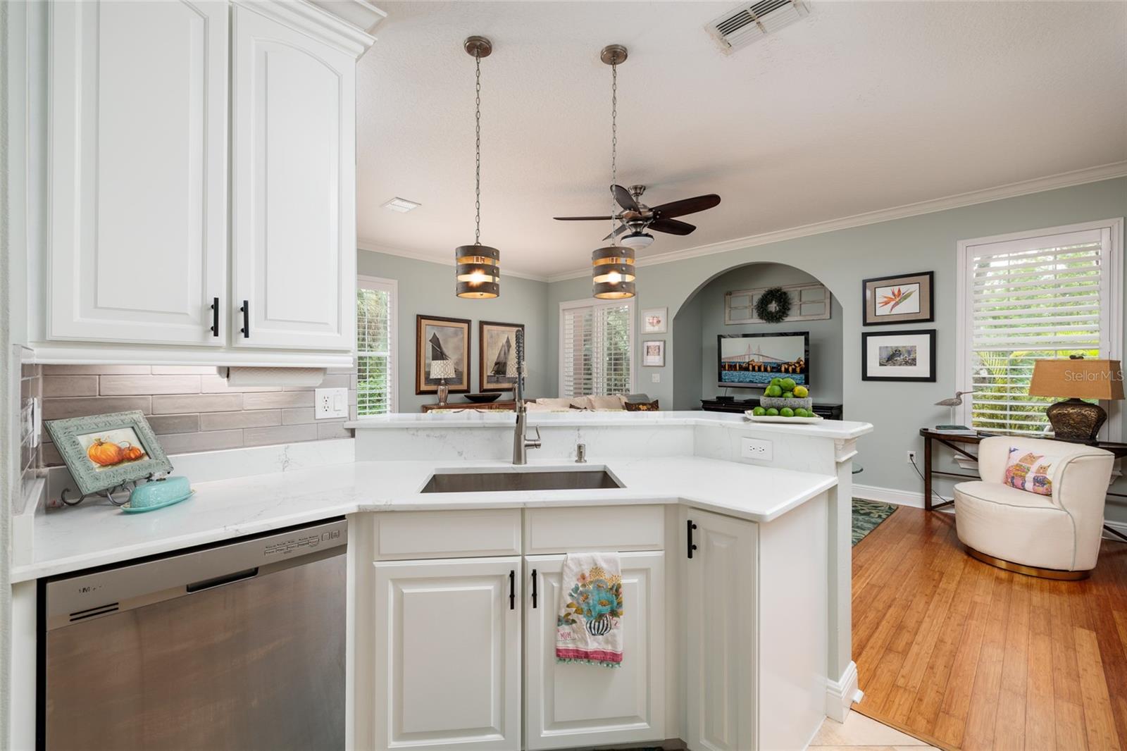 190 BANYAN BAY DR, ST PETERSBURG, FL — photo 12