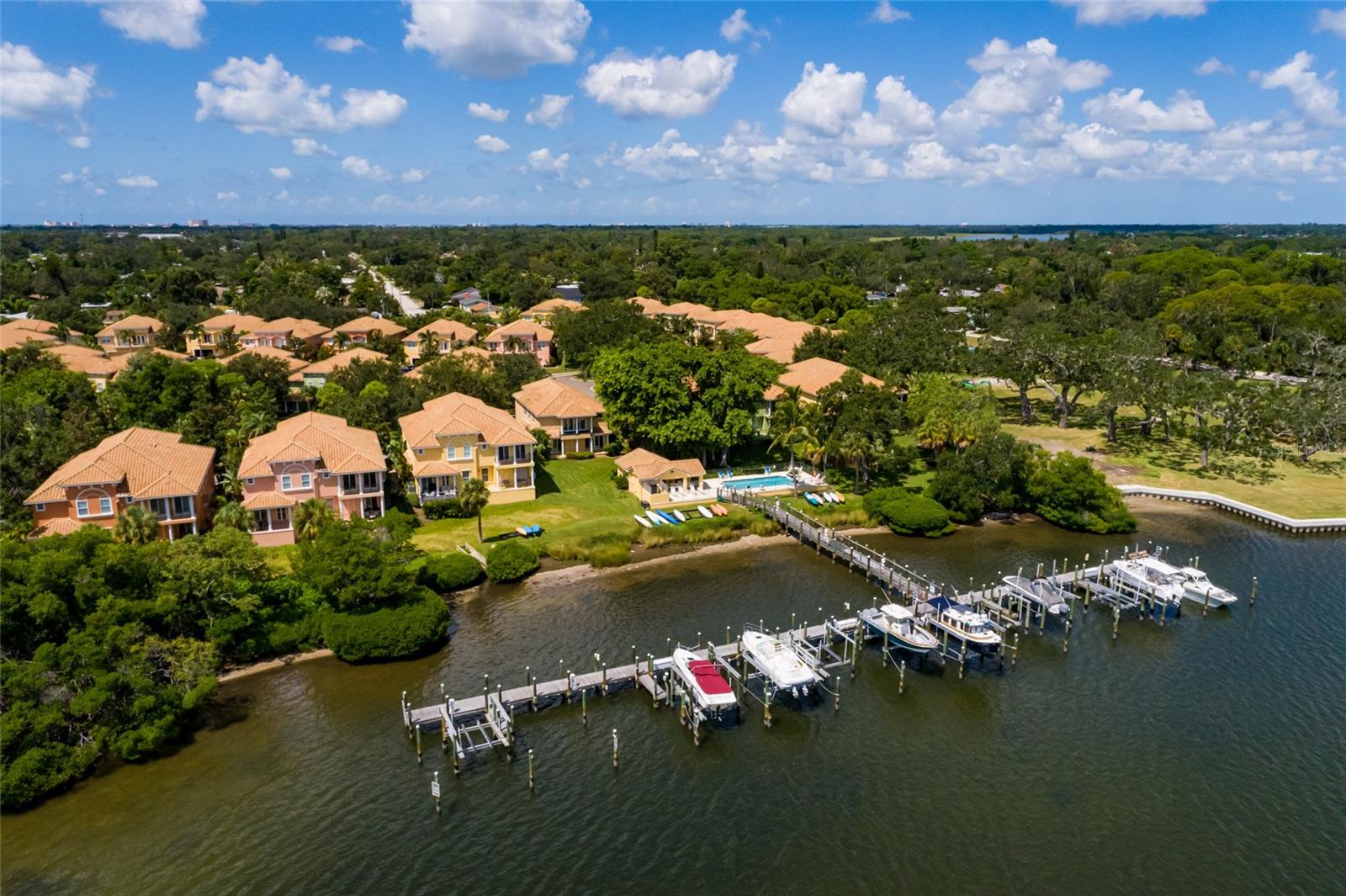 190 BANYAN BAY DR, ST PETERSBURG, FL — photo 43