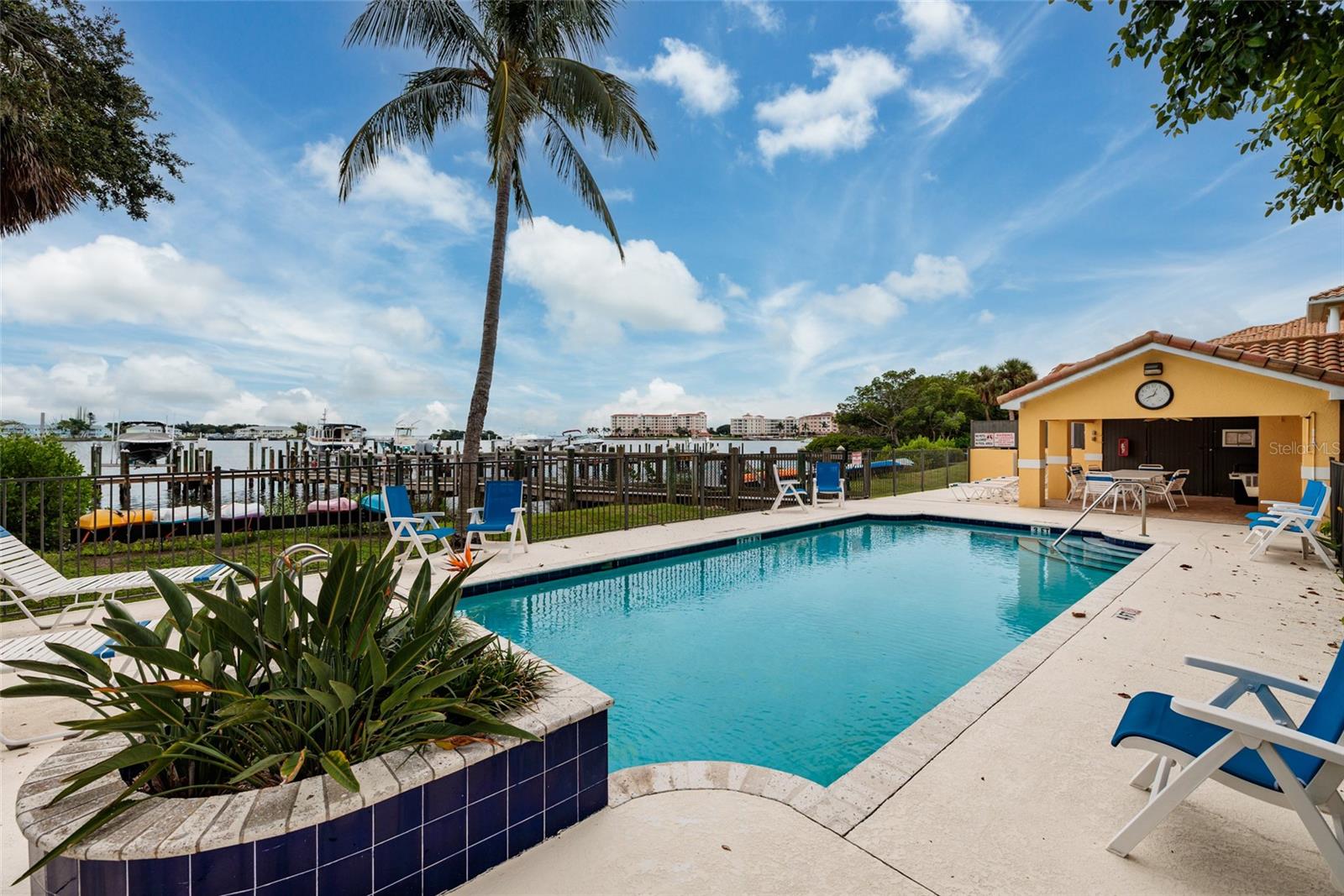 190 BANYAN BAY DR, ST PETERSBURG, FL — photo 45