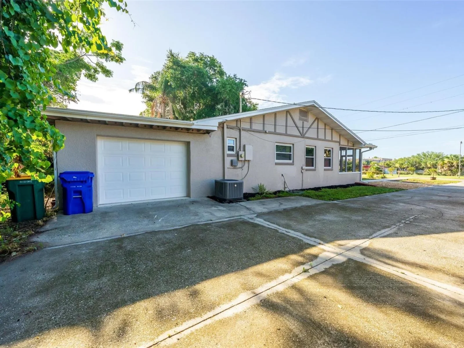 610 W MAUD ST, TAVARES, FL — photo 2