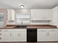 610 W MAUD ST — photo 11