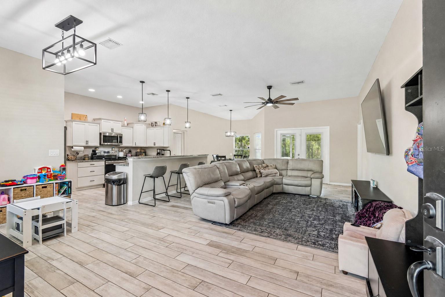 15476 MULHATTON RD, WEEKI WACHEE, FL — photo 2