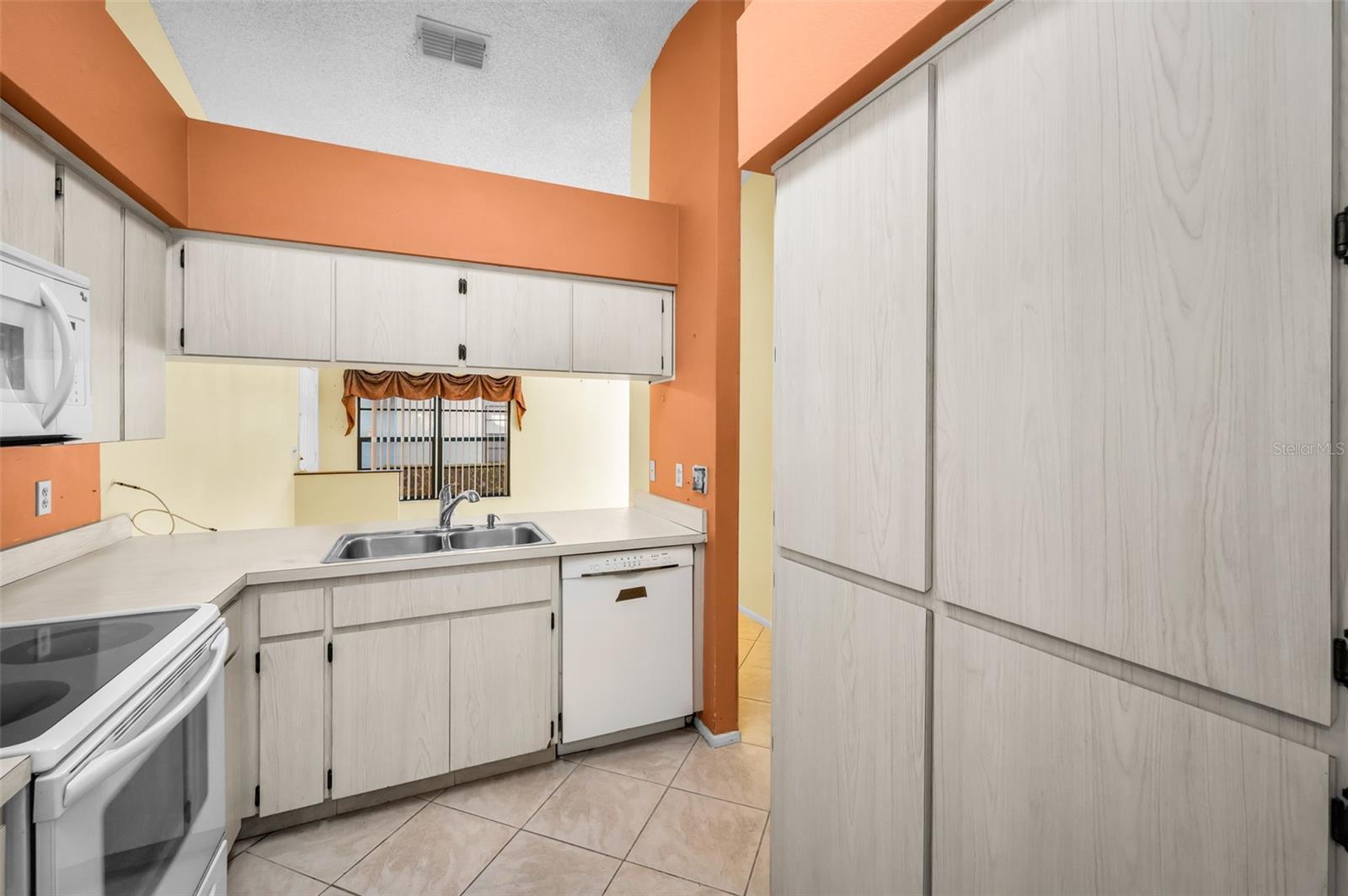 3500 MAGNOLIA RIDGE CIR #405, PALM HARBOR, FL — photo 11