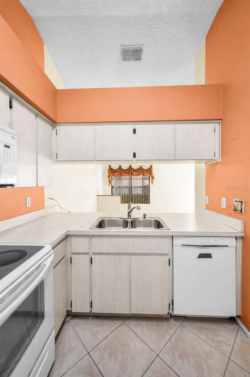 3500 MAGNOLIA RIDGE CIR #405, PALM HARBOR, FL — photo 12