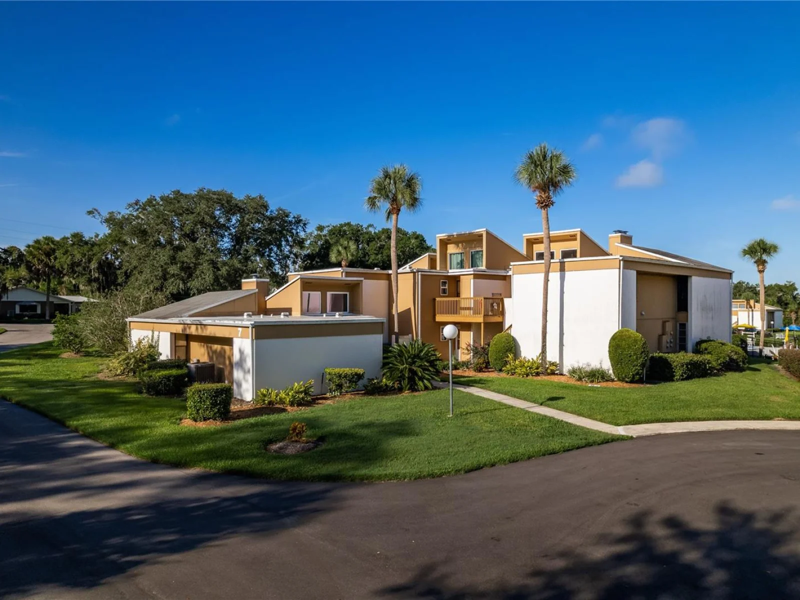 1051 S HIGHLAND ST #7D, MOUNT DORA, FL — photo 2