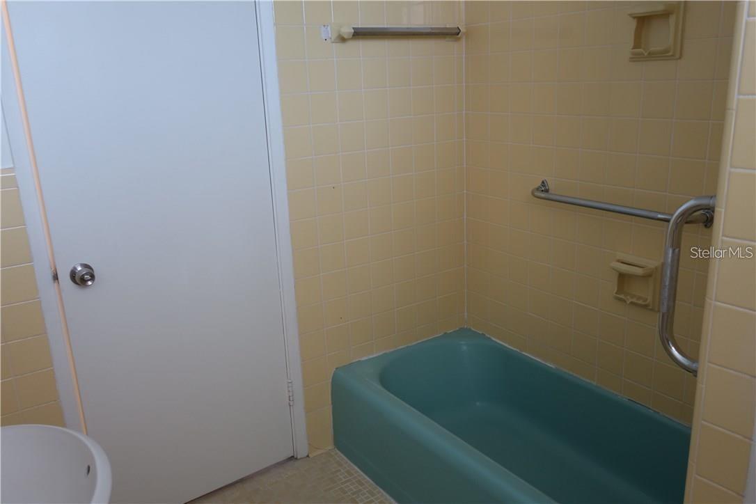 200 N BETTY LN #2E, CLEARWATER, FL — photo 8
