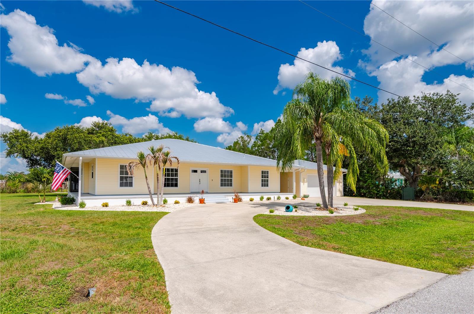 569 RIO VISTA AVE, PUNTA GORDA, FL