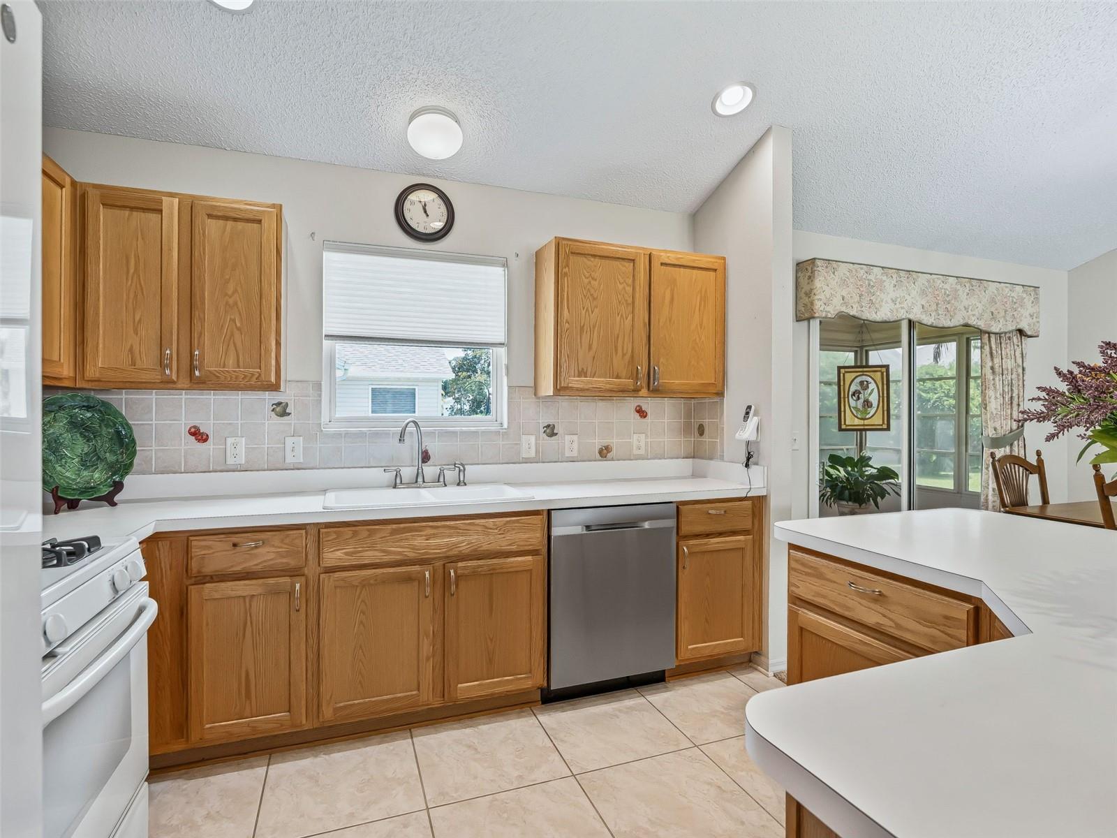 3025 HOBART CT, THE VILLAGES, FL — photo 19