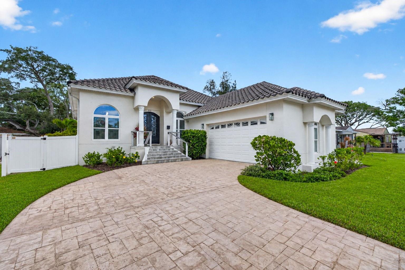 815 59TH AVE NE, ST PETERSBURG, FL — photo 2