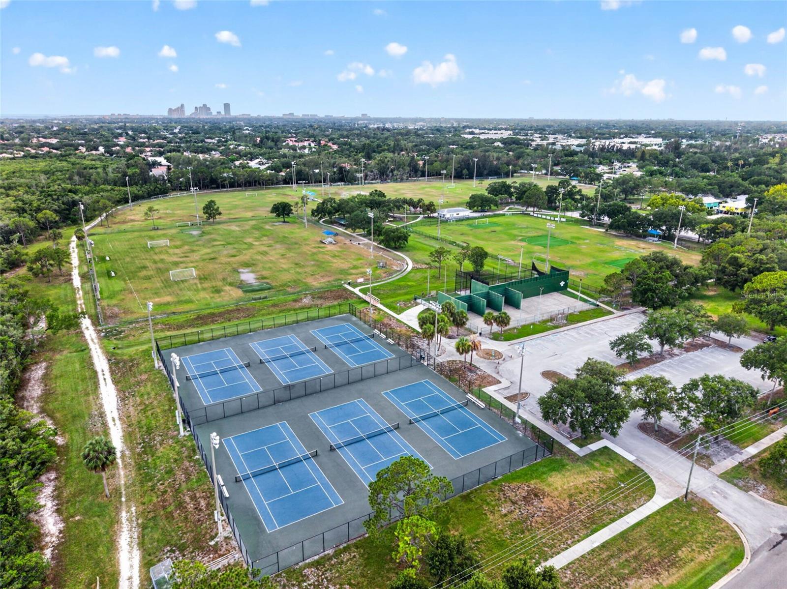815 59TH AVE NE, ST PETERSBURG, FL — photo 42